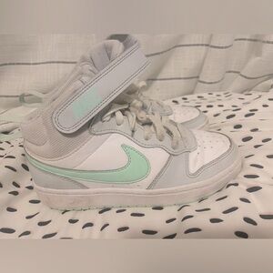👟Youth 3.5 Nikes